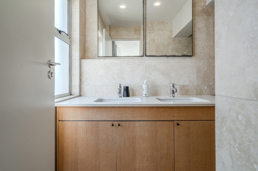 2 Bedroom Property for Sale in Sea Point Western Cape